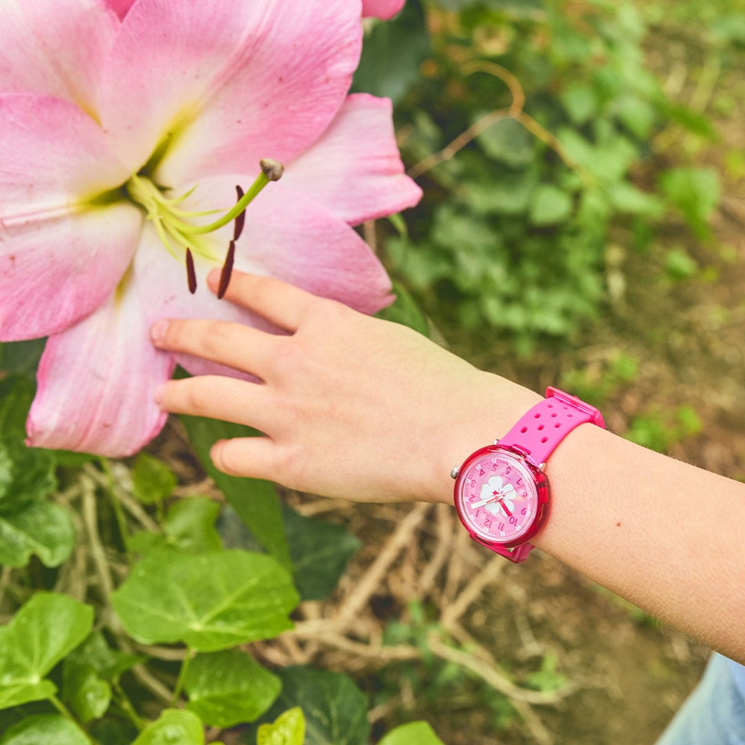 Life style view of product FIZZ IN HIBISCUS
