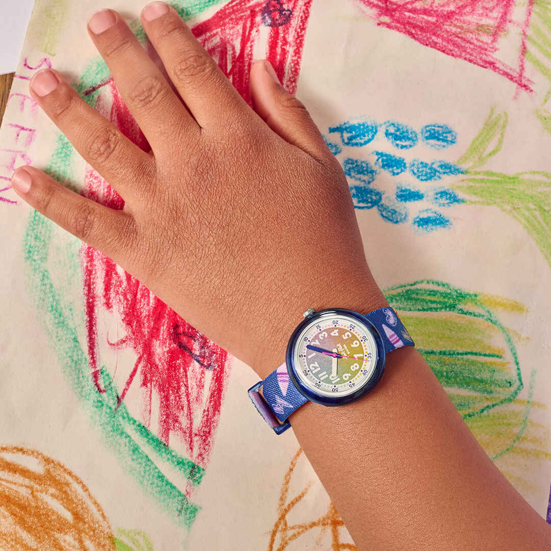 Montre Enfant Flik Flak Rainbow Crayons - Boîtier Plastique Bio - Étanche 3 ATM - Bracelet Textile