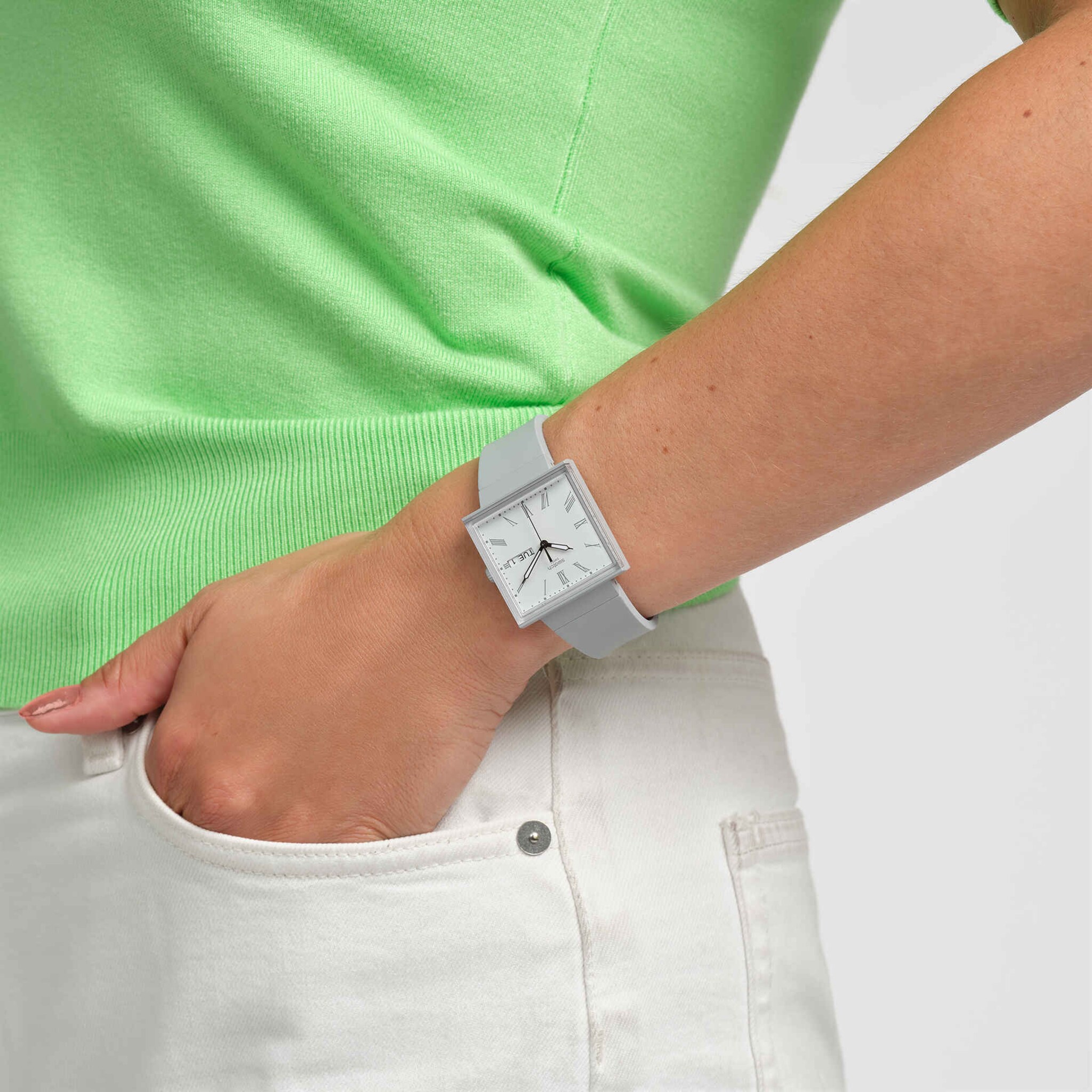 https://static.swatch.com/images/product/SO34M700/li4/SO34M700_li4_ec001.jpg